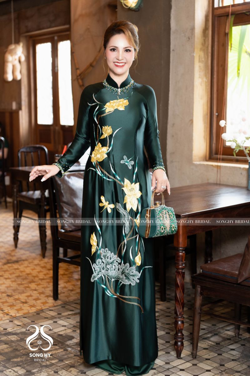 áo dài mẹ thêu tay hoa sen cao cấp