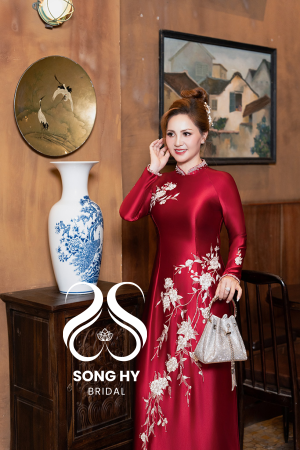 Áo dài bà sui satin cao cấp đỏ trung thêu tay chỉ bạc Koma hoa nhí