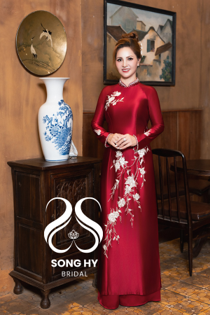 Áo dài bà sui satin cao cấp đỏ trung thêu tay chỉ bạc Koma hoa nhí