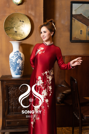 Áo dài bà sui satin cao cấp đỏ trung thêu tay chỉ bạc Koma hoa nhí