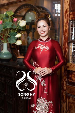 Áo dài bà sui satin cao cấp đỏ trung thêu tay chỉ mạ bạc hoa cúc