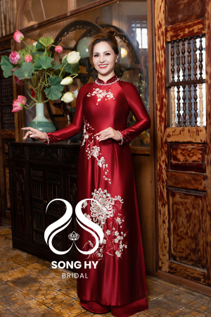 Áo dài bà sui satin cao cấp đỏ trung thêu tay chỉ mạ bạc hoa cúc