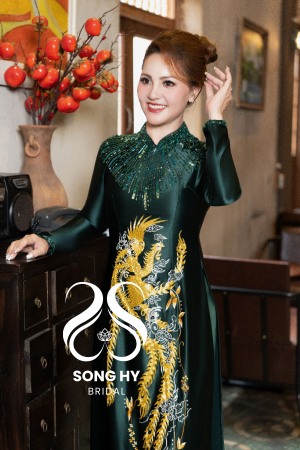 Áo dài bà sui xanh lá đậm thêu tay phượng hoàng