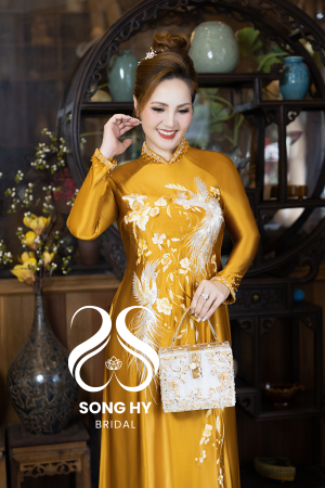 Áo dài sui gia satin vàng đồng cao cấp thêu tay phượng hoàng 