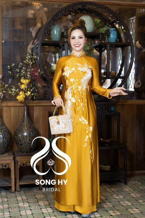 Áo dài sui gia satin vàng đồng cao cấp thêu tay phượng hoàng 