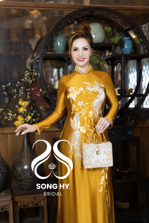 Áo dài sui gia satin vàng đồng cao cấp thêu tay phượng hoàng 